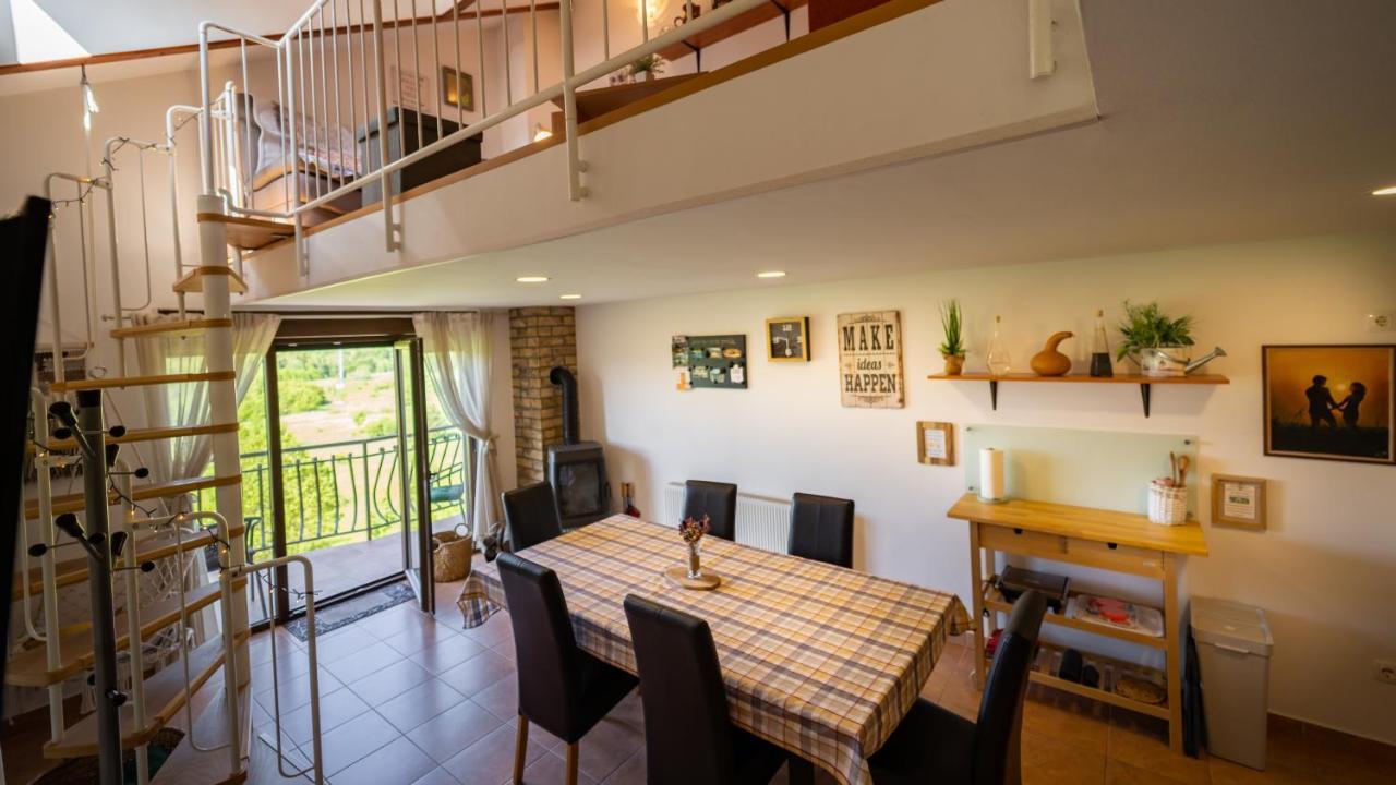 Specious Apartment Manitu In Forest Countryside Fužine Kültér fotó