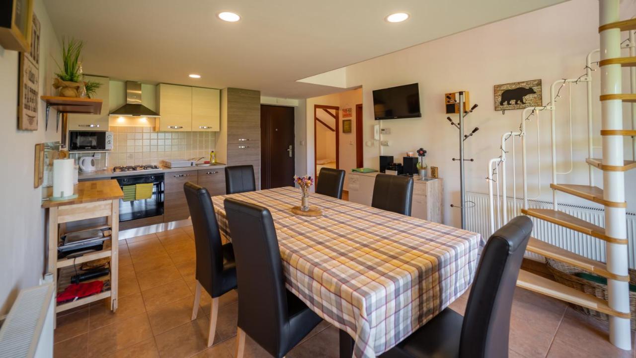 Specious Apartment Manitu In Forest Countryside Fužine Kültér fotó